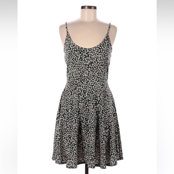 Acevog Black and White Sleeveless Fit and Flare Midi Dress - Picture 1 of 3
